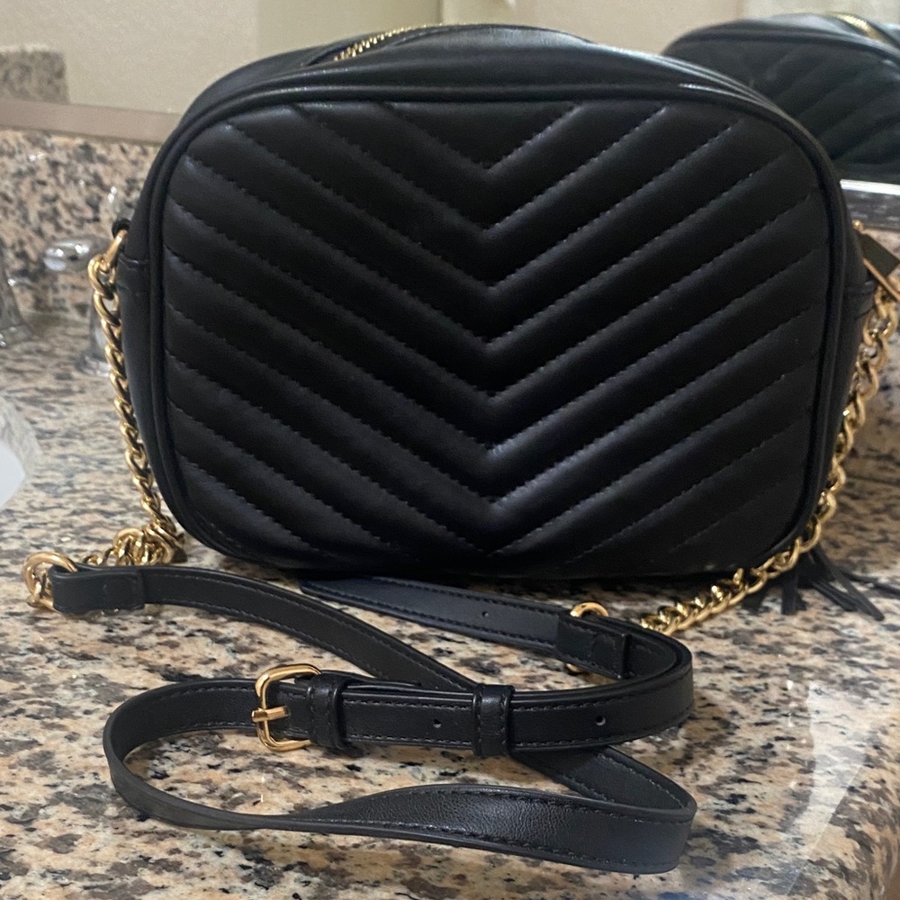 Women’s Black Quilted Crossbody Handbag Gold Zipper & Strap Accents Gently Used